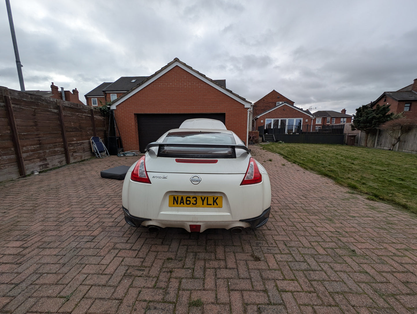 Nissan 370Z in pearlesent white