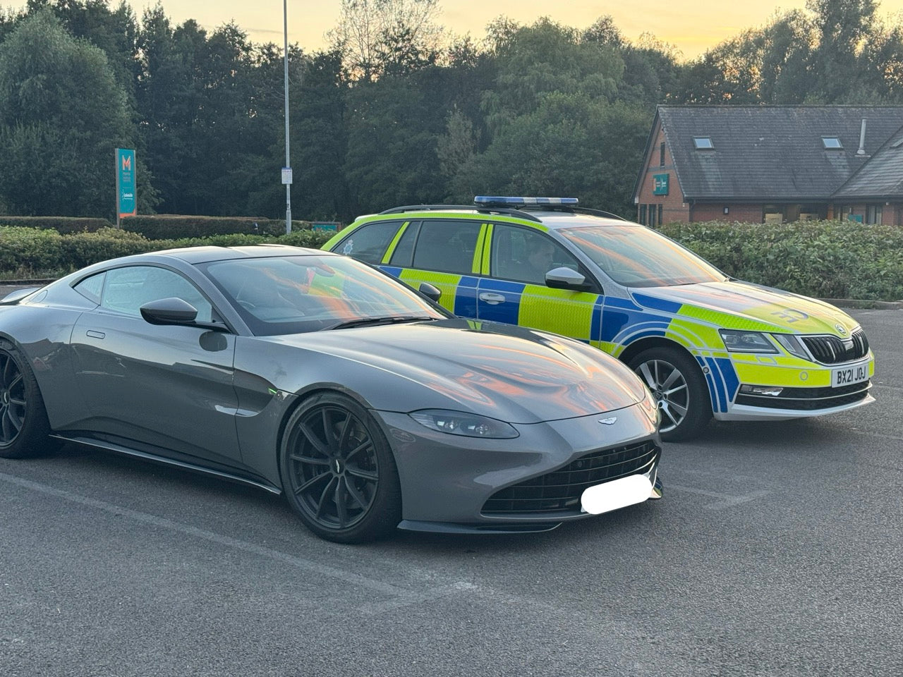 Aston Martin Vantage V8
