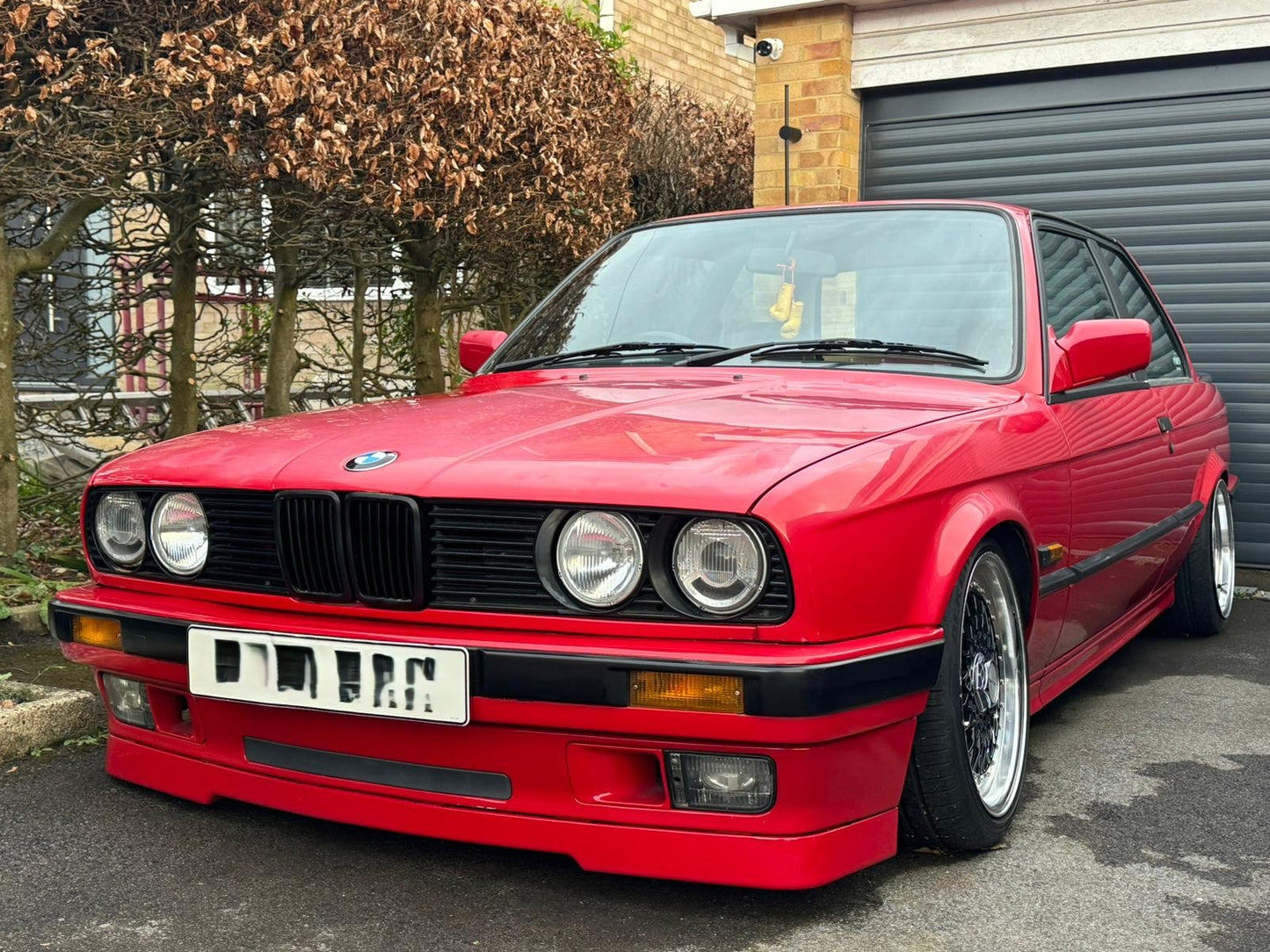 BMW E30 320i