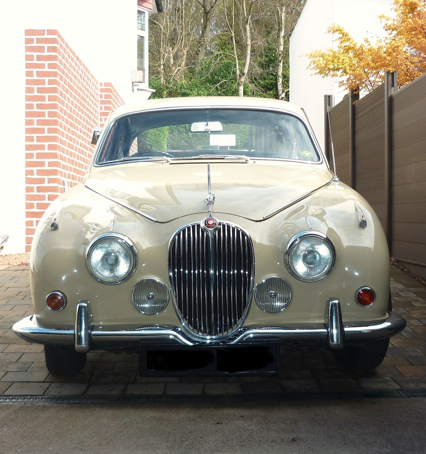 Jaguar 240 (MK II)