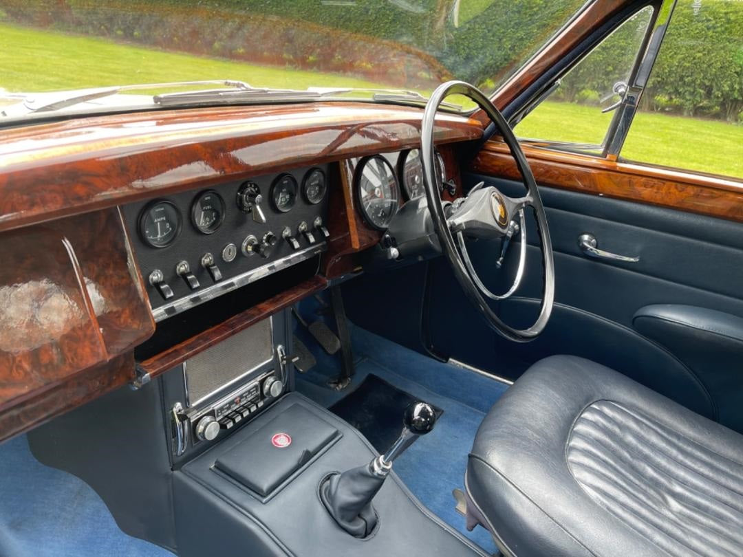 Jaguar 240 (MK II)